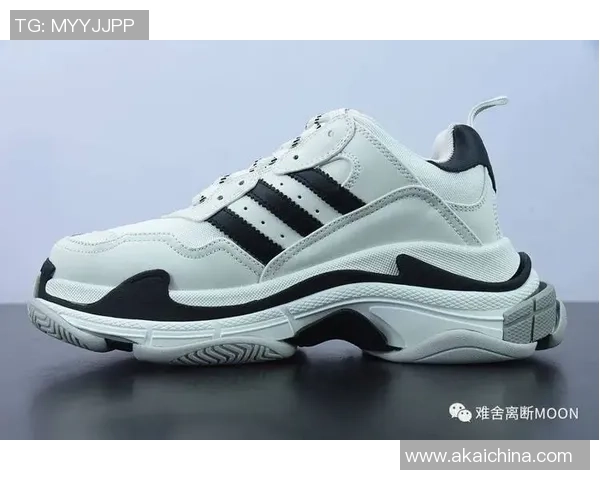 足球巨星背影纹身细节揭秘展现力量与信仰背后的故事