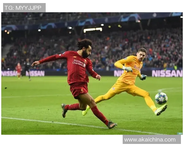 足球巨星进球后经典拉弓动作展现力量与激情的独特庆祝瞬间